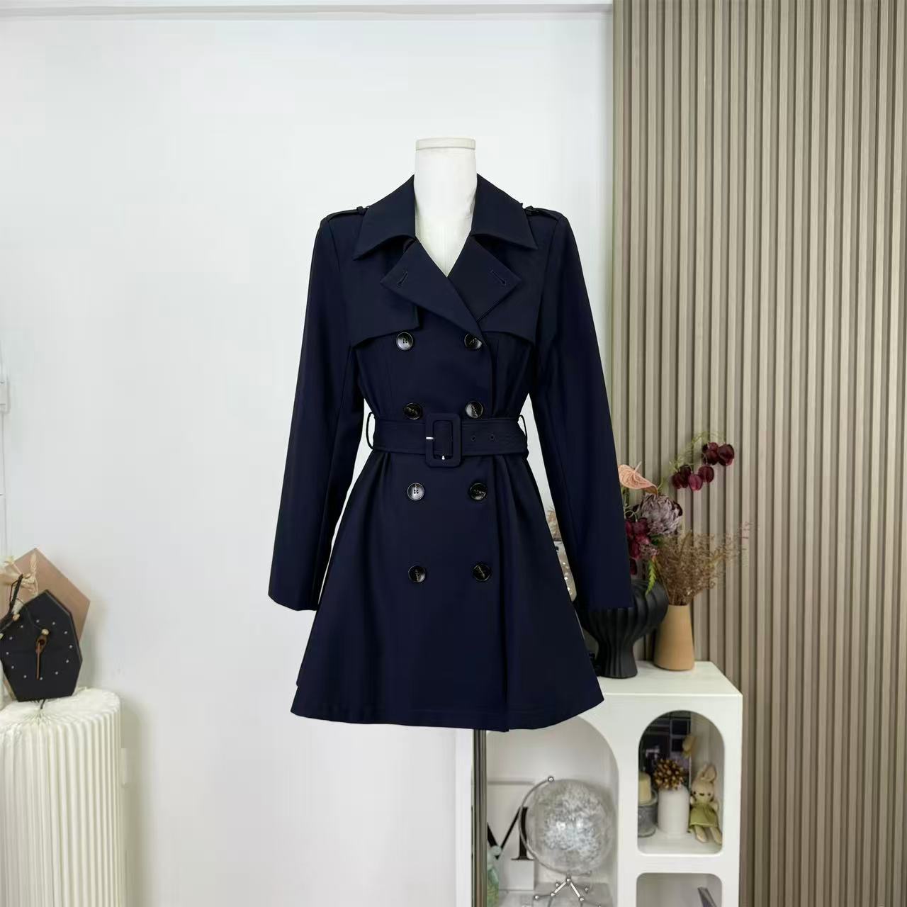 High-Quality Fitted Waist Blazer-Collar Short black Trench Coat